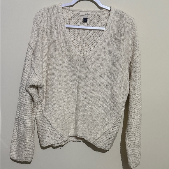 Universal Thread Sweaters - 🎄Universal Thread Cream V-Neck Sweater